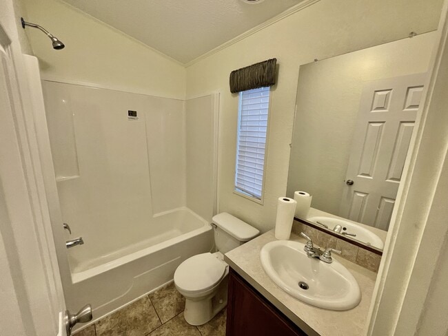 Building Photo - 129 Bonanza Dr