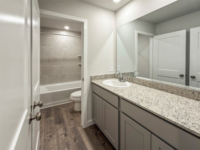 Building Photo - 436 Shoreview Dr