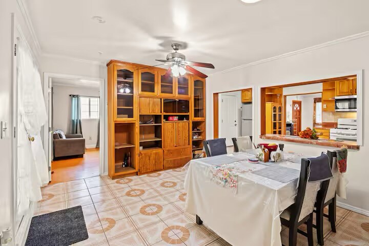 Building Photo - 430 E 184th St