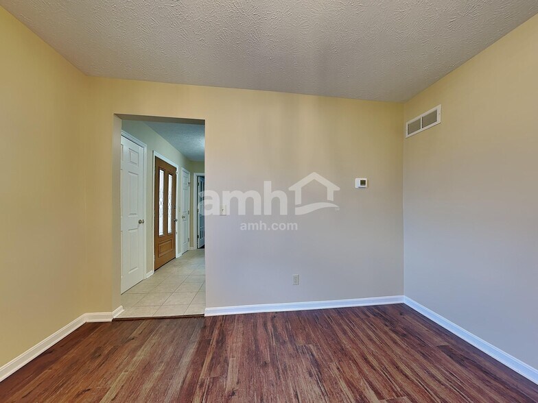 Building Photo - 1813 Bell Tower Cir