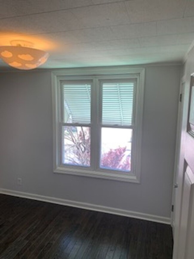 Building Photo - Bridesburg 2 bedroom beauty