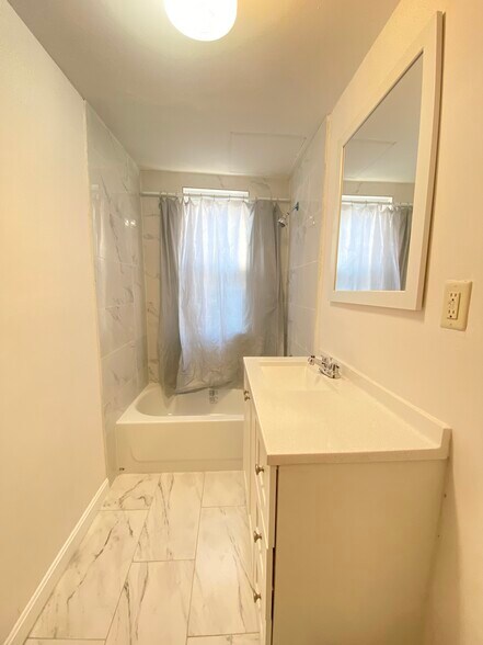 Building Photo - 48 Woolson St