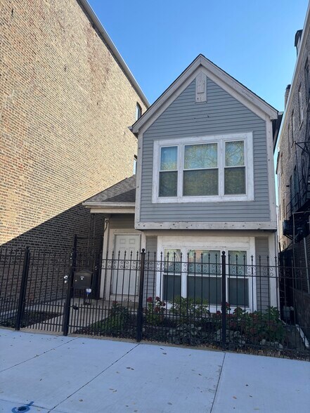 Building Photo - 1741 W 18th Pl