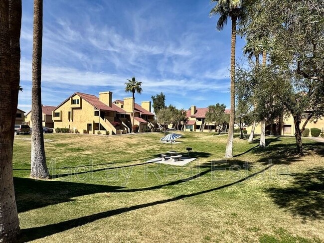 Building Photo - 4901 S Calle Los Cerros Dr