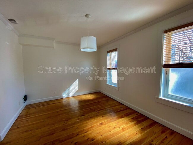 Building Photo - 819 E 25th Ave