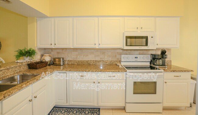Building Photo - 2405 Harmony Ln
