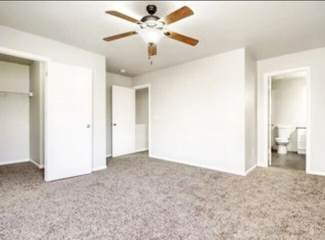 Building Photo - 8061 S Kittredge Way