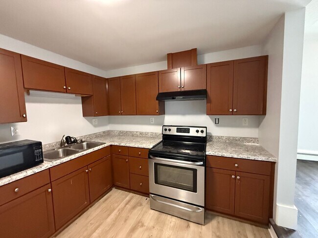 Building Photo - 555-565 N Kent St