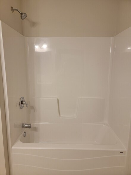 Bathroom 2 - 919 Arcadian Ave