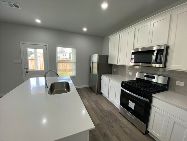 Building Photo - 122 Alset Dr