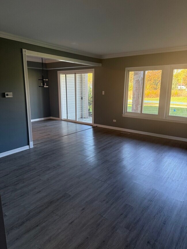 Building Photo - 1319 Kingsbury Dr