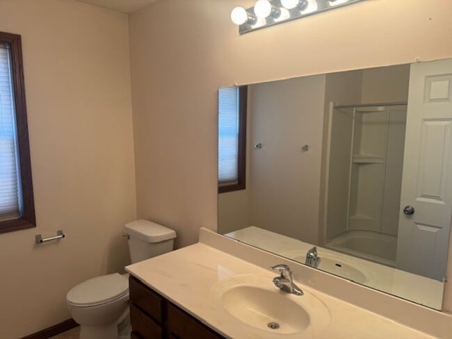 Building Photo - Spacious 3Br/2.5Ba TH w/2 CG in Maple Grove!