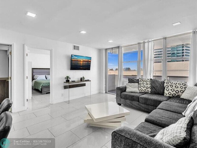 Building Photo - 3725 S Ocean Dr