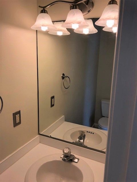 Building Photo - 941 Sumac Cir