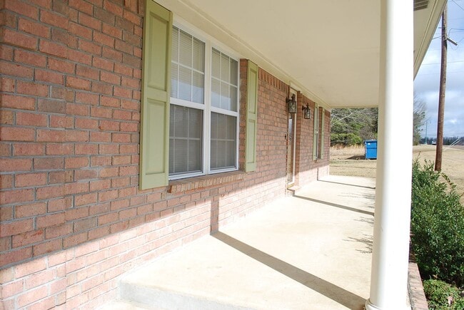 Building Photo - Quiet and Peaceful In the Country
