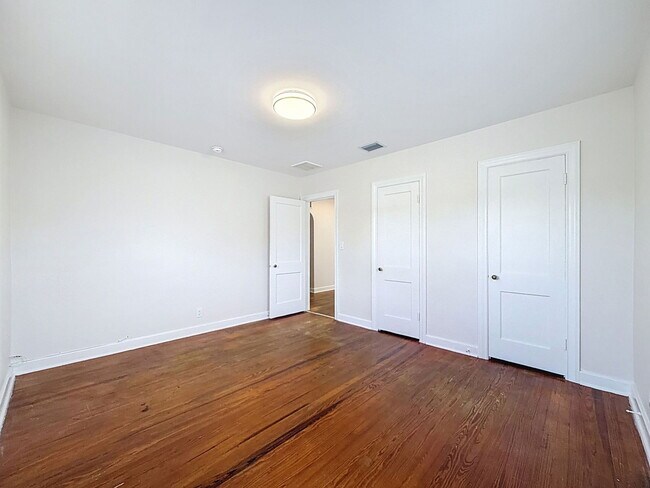 Building Photo - 3800 Dartmouth Ave N