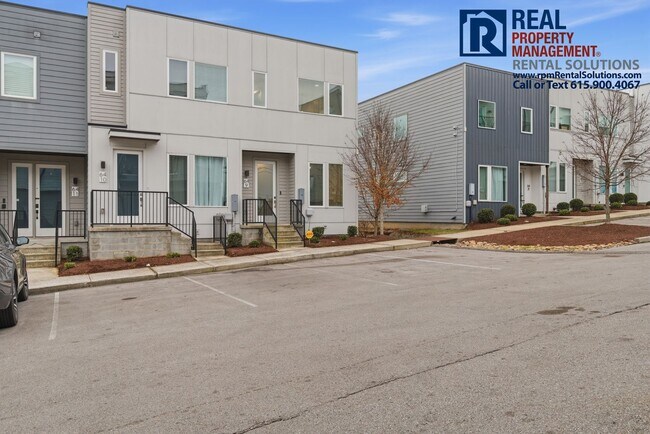 Building Photo - HALF OFF FIRST MONTHS RENT! Lovely 2BR/1.5BA end unit condo 5 mins from Downtown Nashville, washe...