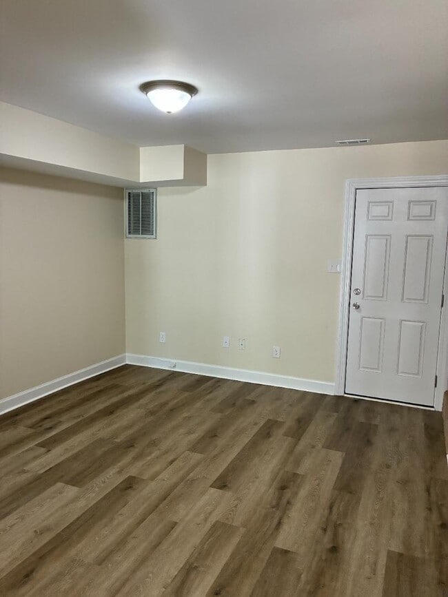 Building Photo - 1604 Pecan Ct N