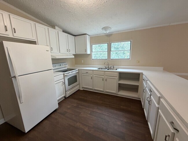 Building Photo - Home For Rent