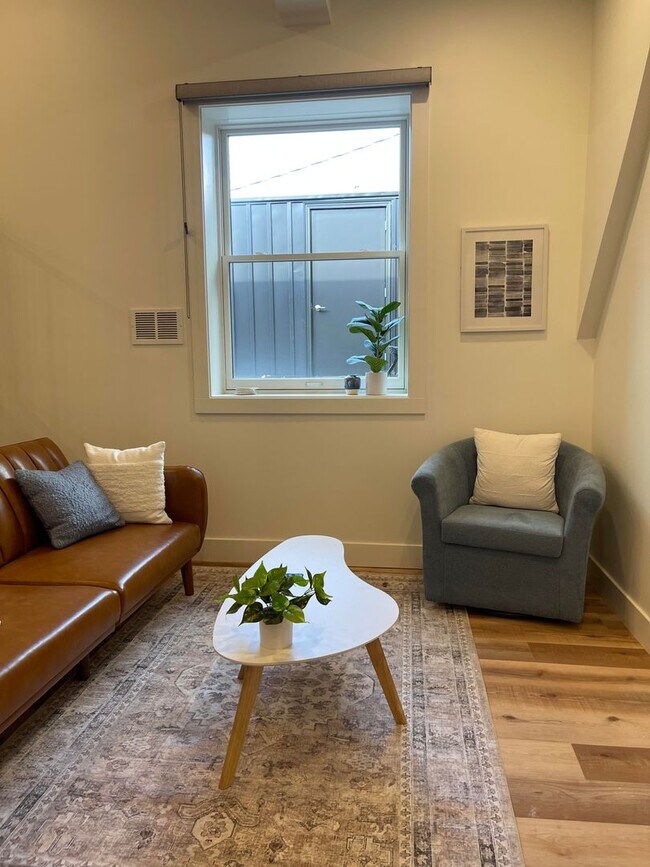 Building Photo - **  AVAILABLE AUGUST 2026  **  Beautiful Downtown Apartment with Private Rooftop Deck  Call to in...