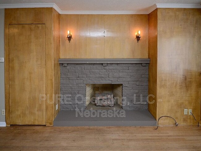 Building Photo - 5156 Pierce St