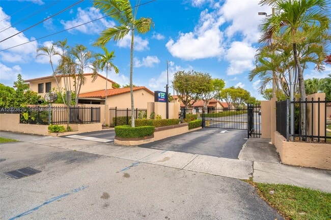 Building Photo - 3815 SW 82nd Ave
