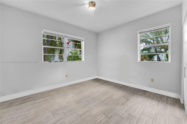 Building Photo - 1622 Bay Rd