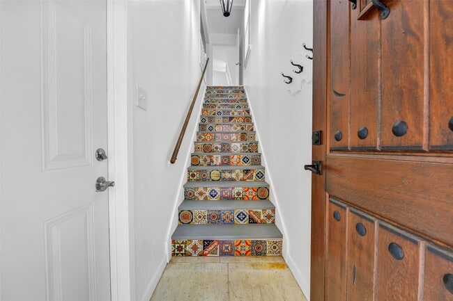 Building Photo - 123 The Strand