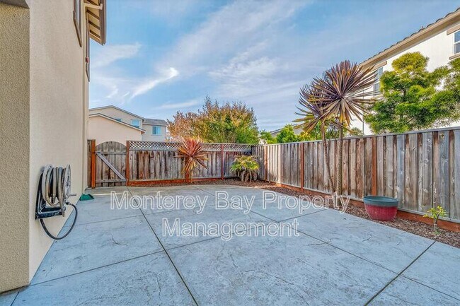 Building Photo - 480 Palisade Dr