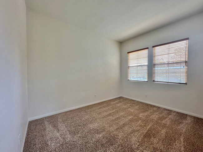 Building Photo - Stunning 3BR+Den Tuscan Villa in Torrey Del Mar - Your Dream Home Awaits - More Photos Coming Soon!