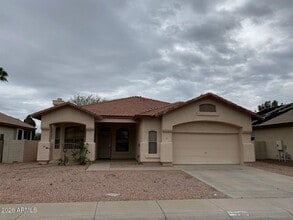 Building Photo - 3901 E San Pedro Ave