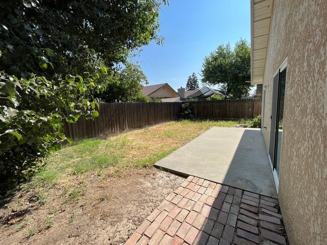 Building Photo - NE Visalia home coming soon