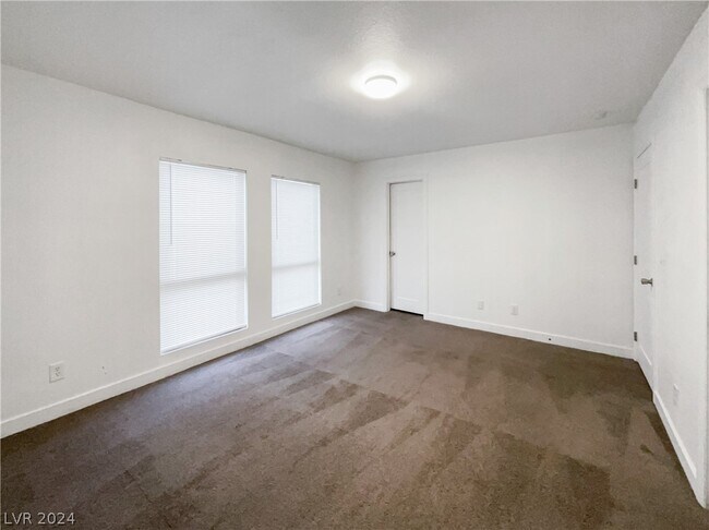 Building Photo - 3749 Carlyle Dr