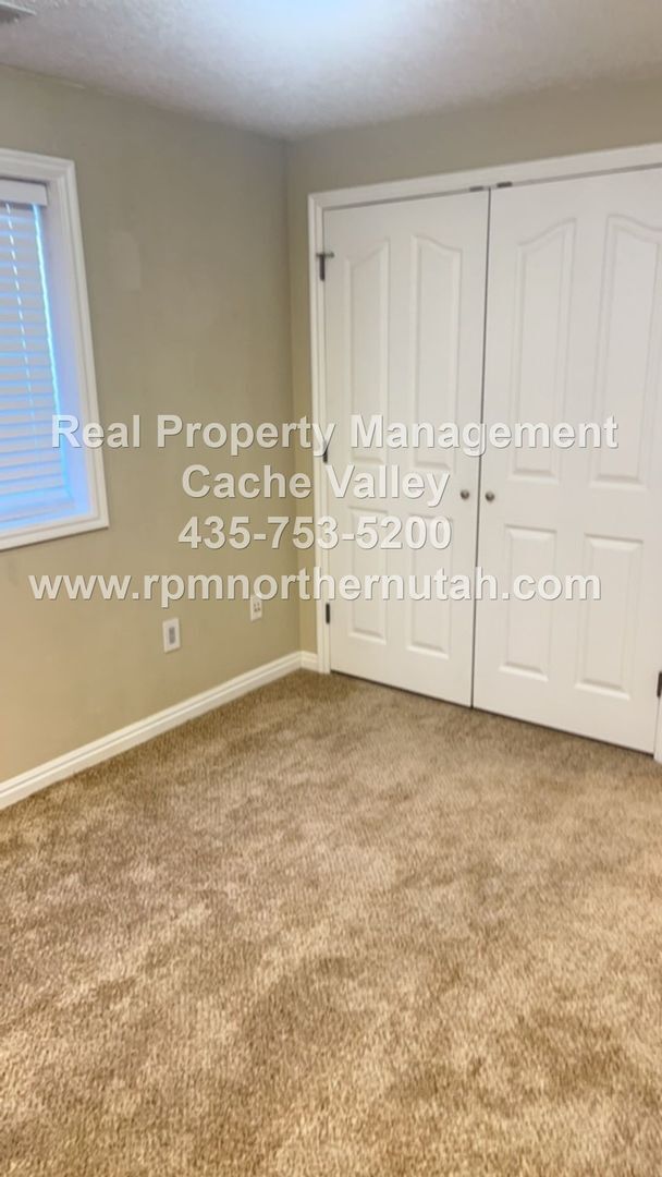 Building Photo - Beautiful 6 bedroom home available for immediate move in!