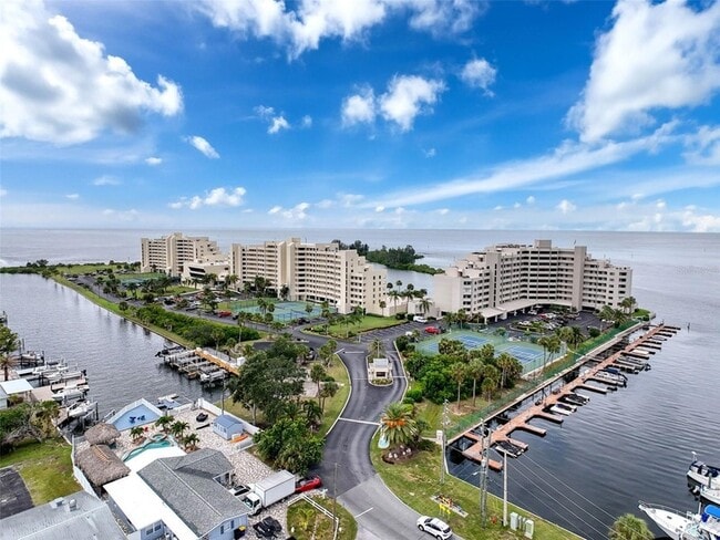 Building Photo - 6009 Sea Ranch Dr