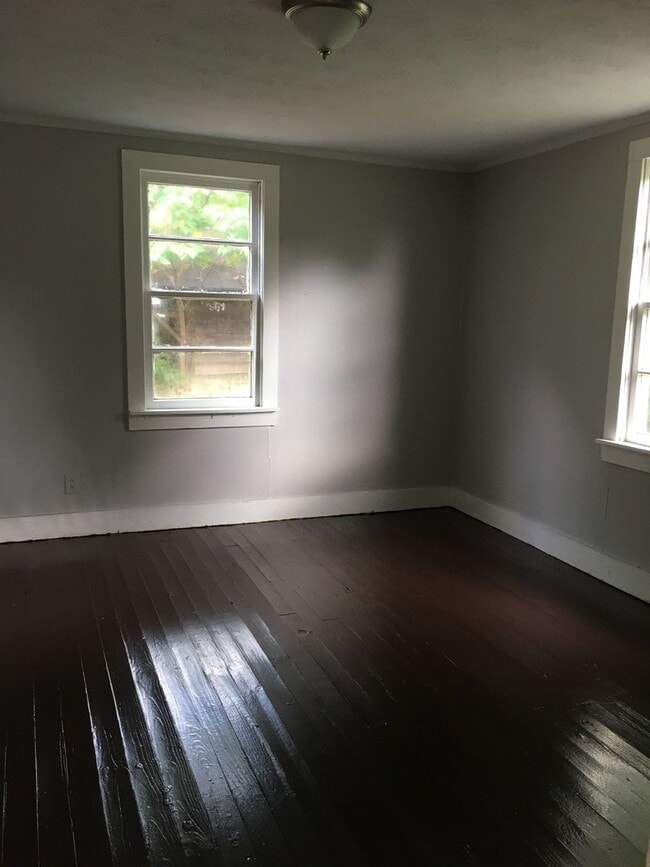 Primary Photo - 2 Bedroom Cottage