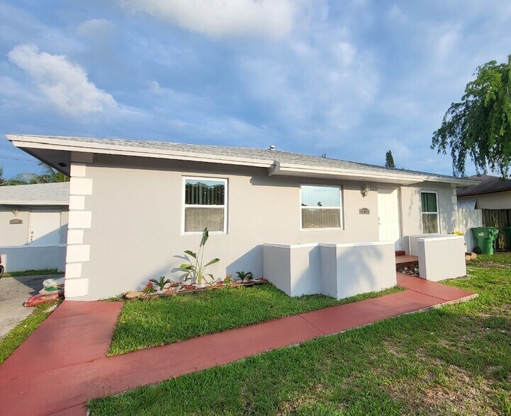 Primary Photo - 18727 SW 100th Ave