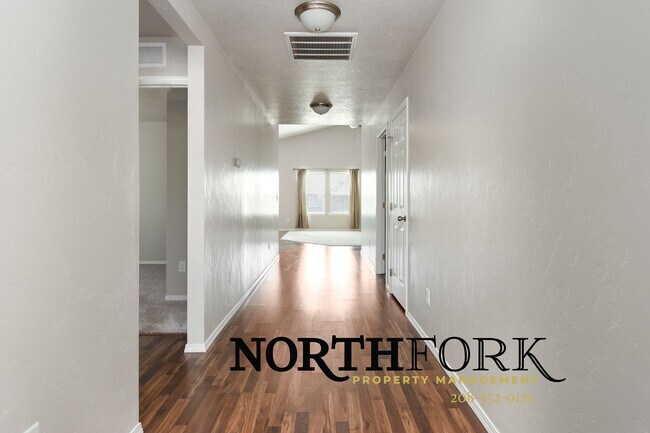 Building Photo - Great Nampa Rental with 3 car garage