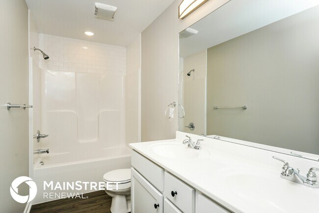 Building Photo - 2053 N Sarah Dr