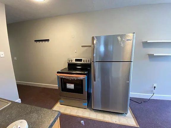 Building Photo - Clean and professional 2BR Near USM with Parking Available June 1