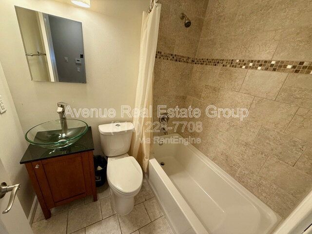 Building Photo - 12 Queensbrook Pl