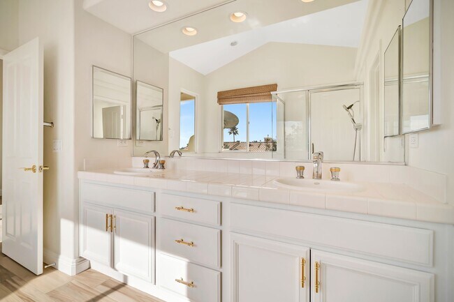 Building Photo - 6463 Zuma View Pl