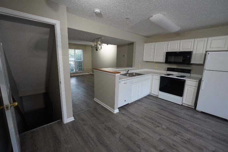 Building Photo - 7480 Catterick Ct