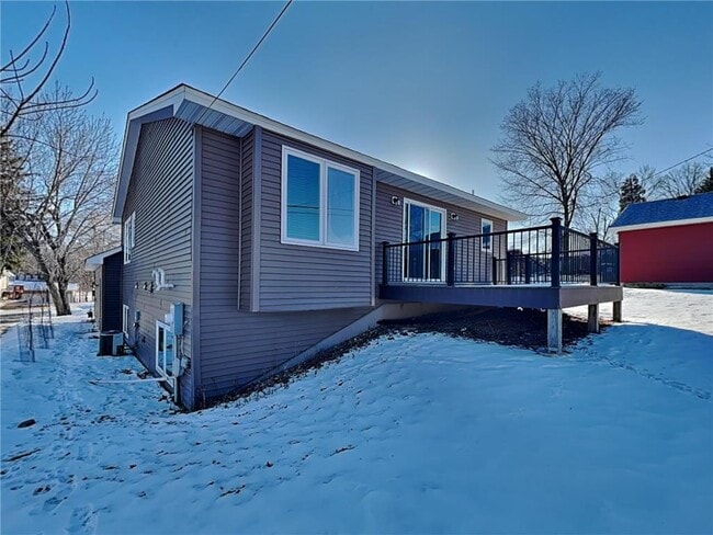 Building Photo - 1525 Independence Ave N