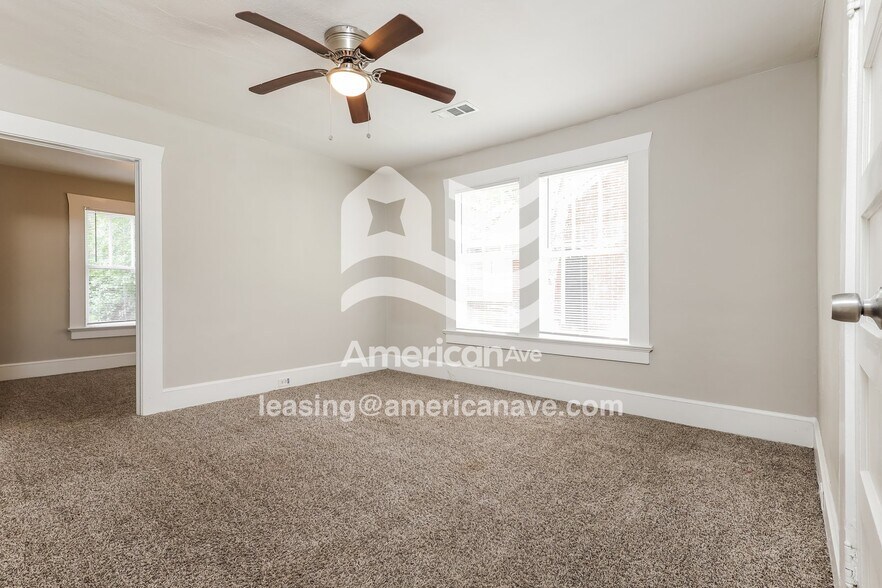 Building Photo - 2418 Gould St