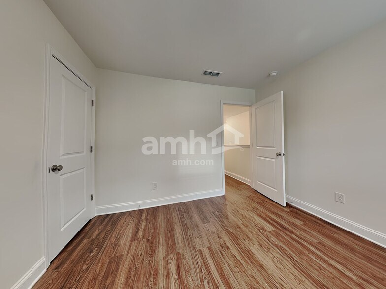 Building Photo - 3273 Brierhill Rd