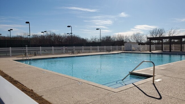 Building Photo - 1621 Colonial Dr