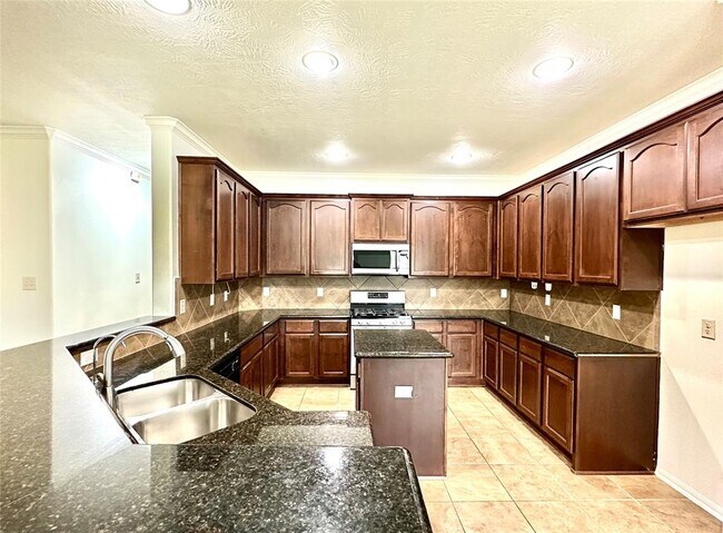 Building Photo - 2026 Bloommist Ct