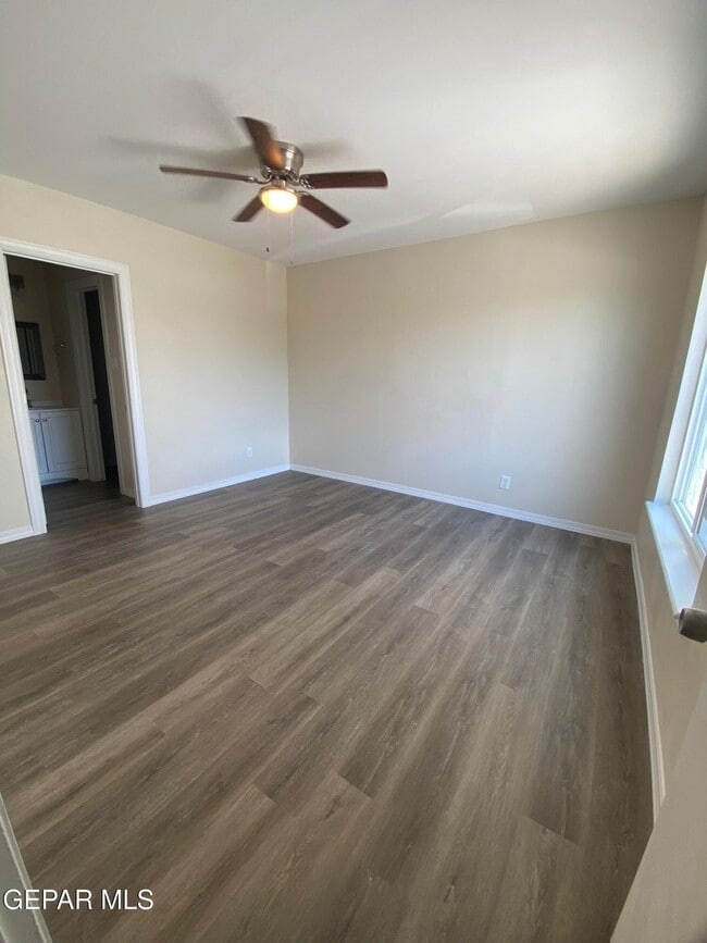 Building Photo - 6201 Escondido Dr
