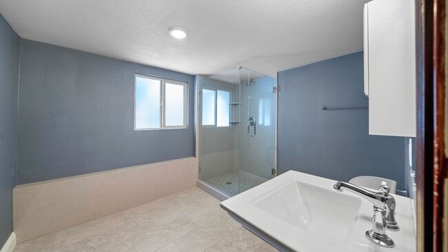 Building Photo - Southwest Reno Stunner - One of a Kind!!!!